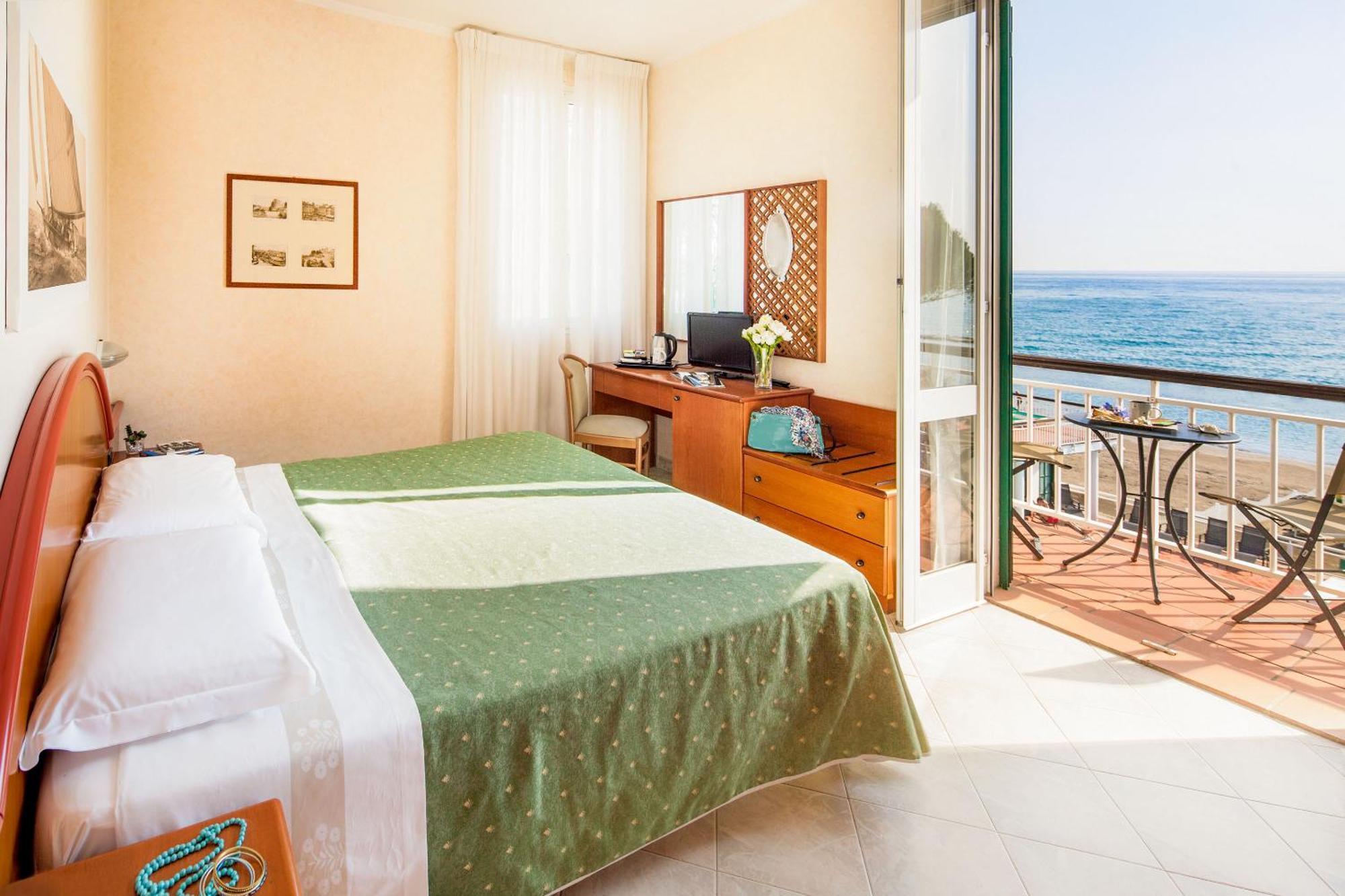 Double or Twin Room,697571103:JPEG